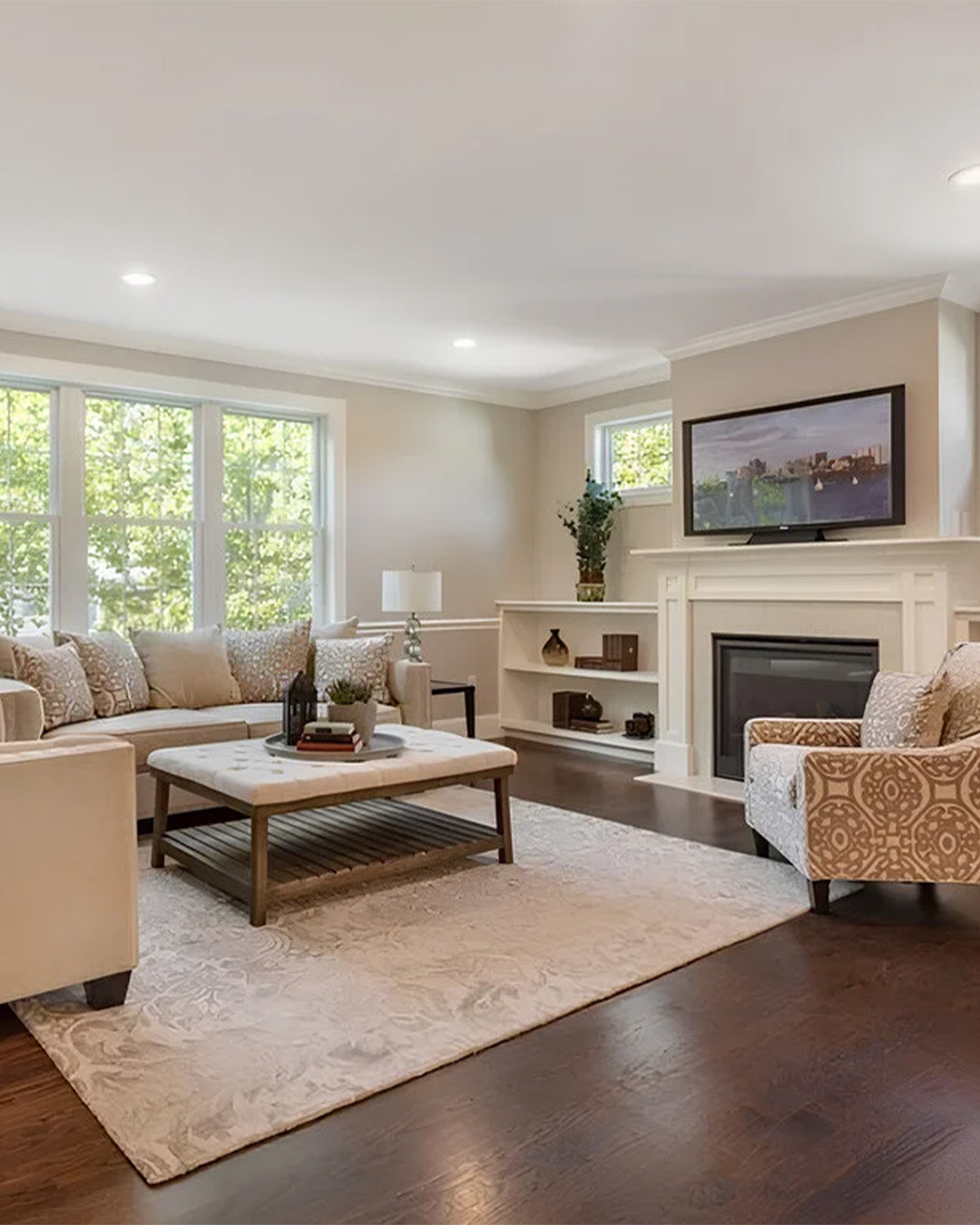 Main floor living room with wood flooring in Boston home by Honorato Company Main floor living room with wood flooring in Boston home by Honorato Company